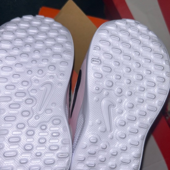 NWOT baby girl Nike revolution 7 sneaker pink - Picture 4 of 5
